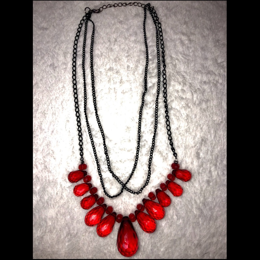 💎BOGO FREE! Gorgeous red layered beaded necklace!